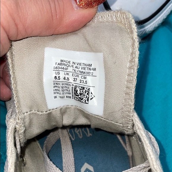 Converse Cream Canvas Sneakers (6.5) - Picture 9 of 9